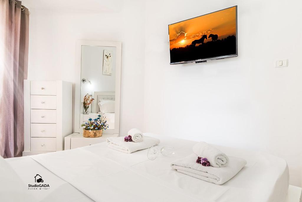 Kings & Queens By The Lake Apartment Tiberias Exterior foto