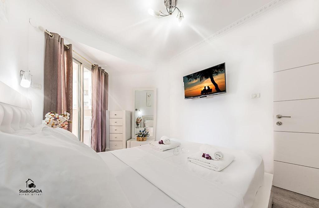 Kings & Queens By The Lake Apartment Tiberias Exterior foto
