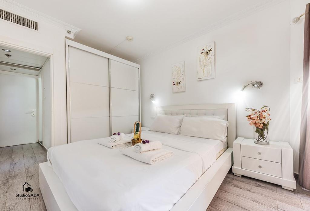 Kings & Queens By The Lake Apartment Tiberias Exterior foto